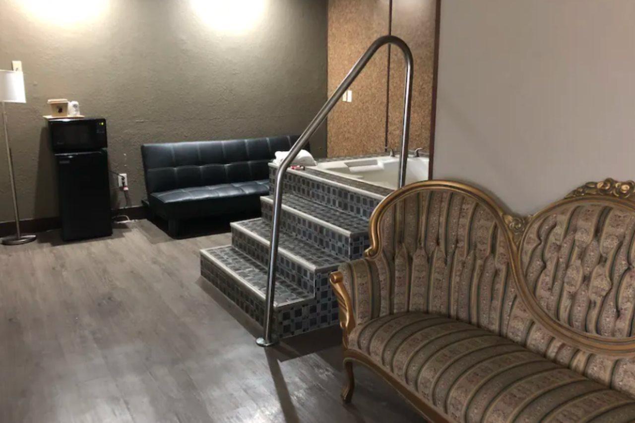 Super 8 By Wyndham Columbia Otel Dış mekan fotoğraf