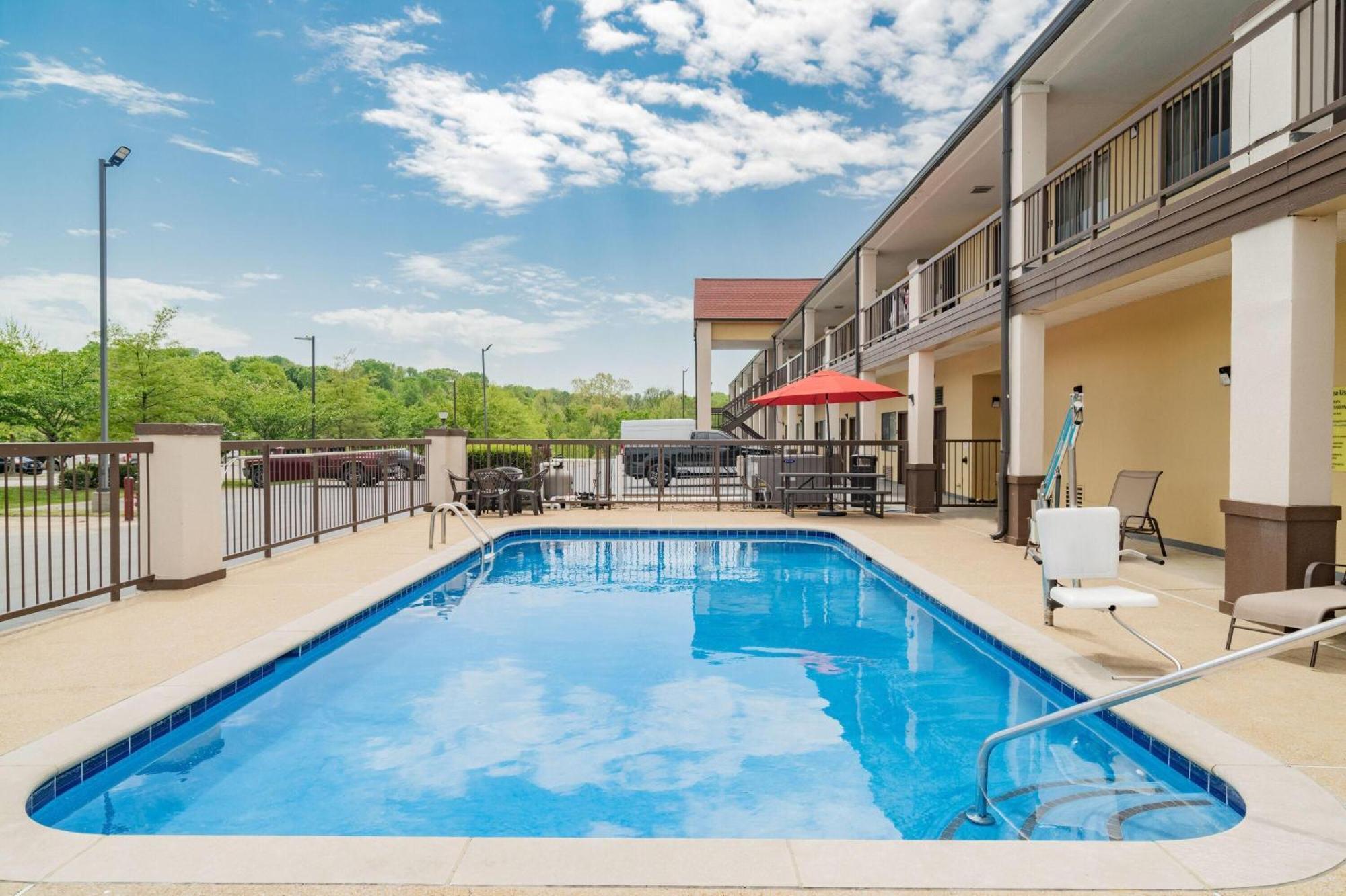 Super 8 By Wyndham Columbia Otel Dış mekan fotoğraf